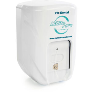 Dispenser armazena o fio dental de maneira higiênica, prática e sofisticada, com um mecanismo para facilitar o corte do fio na medida desejada.